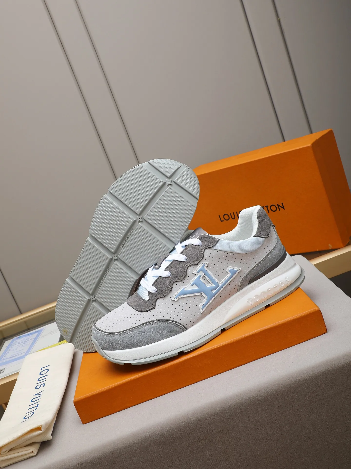Men's shoes 💰460 Brand: LOUIS VUITTON Louis Vuitton LV Size: 38 39 40 41 42 43 44 (45 customized) Fabric: original cowhide cowhide 🔸Inside of: mesh 🔺Sole: counter foam outsole